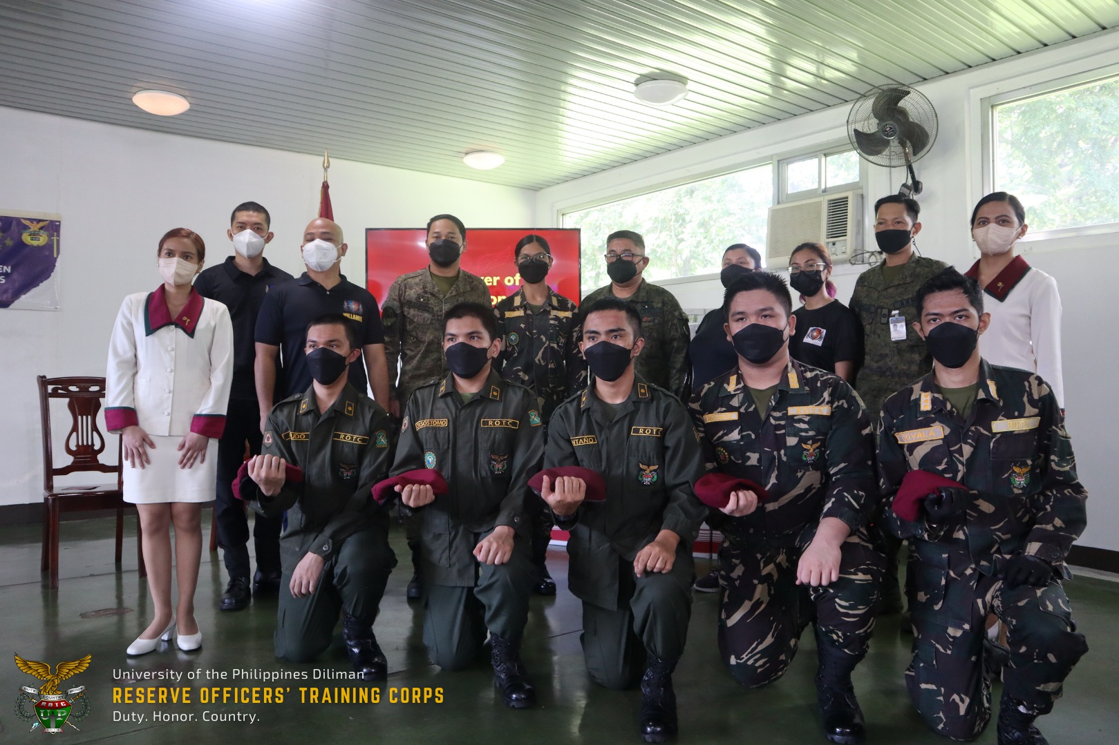 Read more about the article West Philippine Sea soldiers receive care packages, letters and artworks of gratitude